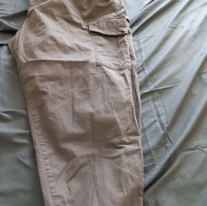 Khaki 3x pants with cargo pockets on both sides. Pull string and elastic ankles.